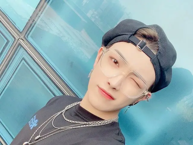【T公式】에이티즈、[#홍중] 벌써 월요일... 모두 화이팅!💪💪#에이티즈 #에이티즈