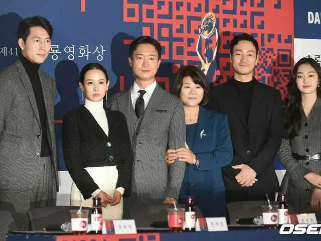 Hand-printing event held for the 41st Blue Dragon Film Awards. Previous winnersJung Woo Sung, Cho Ye