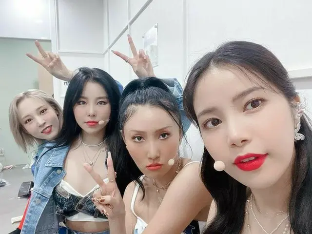 MAMAMOO, 휘인 부활. 4 명 모여 '뮤직 뱅크'대기실. .
