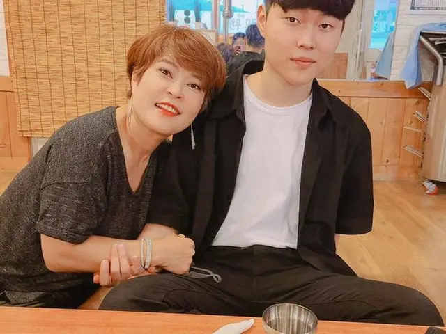 일본에서 활약하고 있던 여성 연예인의 조혜련 대학생 아들과의 일상을 공개했다. .