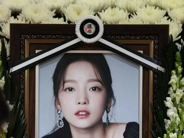 The late #KARA former member, Mr. Ku Hara, is mourning today. ● A fan who willnever forget her is po