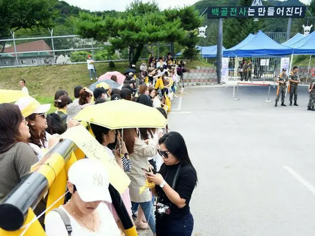 Actor Ji Chang Wook, a lot of fans are gathering at the site of enlistment. . *♥ Ji Chang Wook ♥ * T