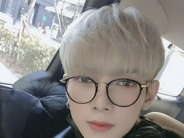【T公式】에이티즈、[#여상] 오랜만에 안경 썼는데 잘 어울려요?? 에이티니 오늘 날씨 추우니깐 옷 따뜻하게 입어요!<br>#에이티즈 #에이티즈
