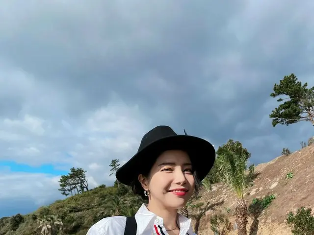 【t公式】마마무、[#솔라]<br><br>잠시 후 9시, JTBC '갬성캠핑'<br>우리 무무 여러분 모두 뚜니와<br>캠핑 함께해요🤍🖤<br