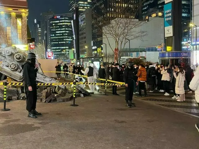 A spaceship crashes at Seoul Gangnam Station? the unique movie promotion is aHot Topic. ”Victory” st