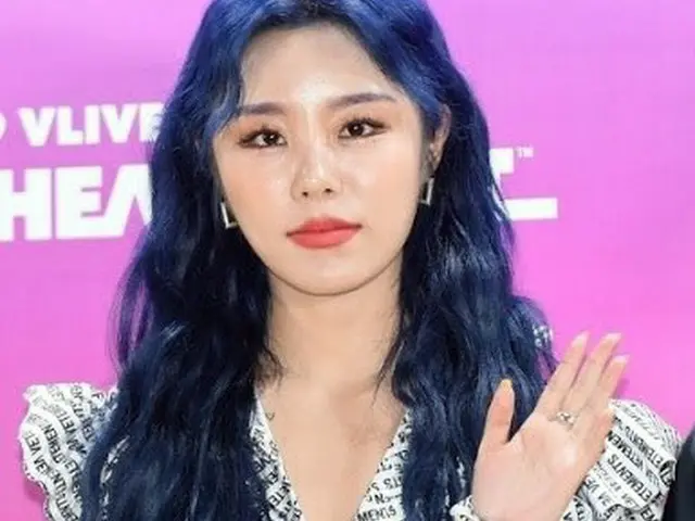 [직역] #MAMAMOO 휘인 이적의 심경을 자필로 공개. ● 연습생 때부터 10 년을 함께 울고 웃던 지금의 위치까지 올라가시켜 준 고향 같은