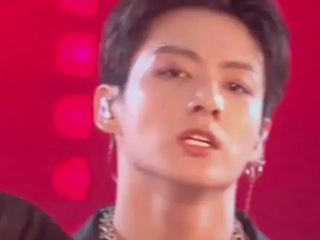 【d公式big】RT taessarect: #JUNGKOOK: touch it