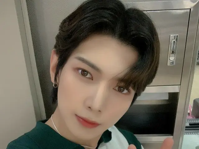 【T公式】에이티즈、[📷] SBS MTV '더쇼' MC 여상 Behind Photo<br>⠀<br>여상이의 빛이 나는 외모 덕분에<br>에이티니