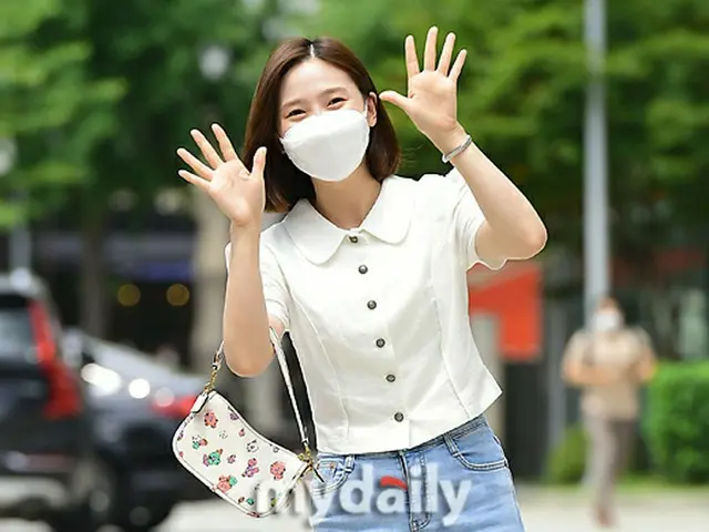 OH MY GIRL 효정 라디오 프로그램 'Cultwo Show'출연을 위해 SBS에. .