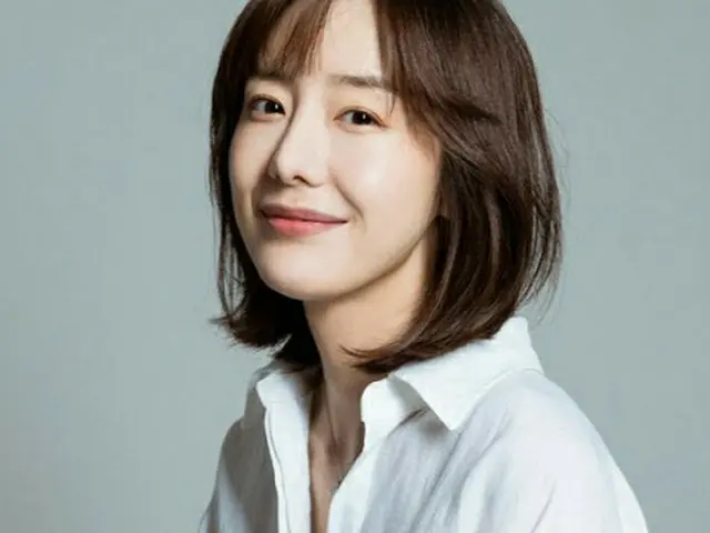 배우 윤정희 신종 코로나 바이러스 양성 판정. 감염이 확인 된하니 (EXID)와 같은 사무소에 소속. 드라마 '이제 이별하는 중입니다'에 출연 