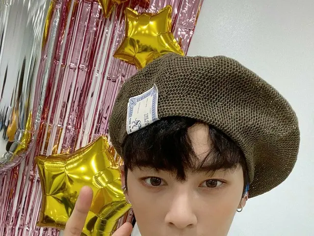 【T公式】아스트로、로하 덕분에 오늘도 쇼챔피언에서 트로피를 받았네요 고마워요😚😚😚<br>우리 둘이 만들어갈 Perfect Midnight<
