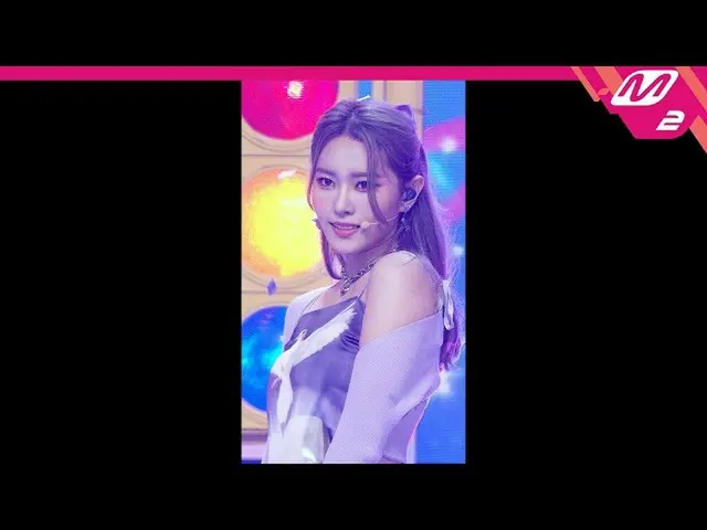 【公式mn2】[MPD직캠] 위클리_  먼데이 직캠 4K 'Holiday Party' (위클리_ _  MONDAY FanCam) | MCOUNTD