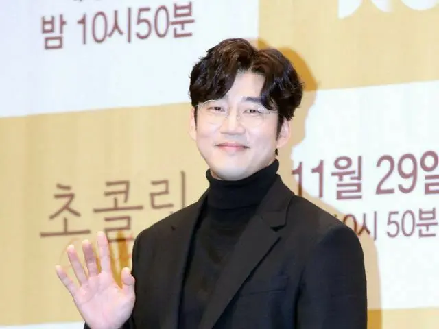 배우 윤계상, 오늘 (8/13) 뷰티 브랜드 대표의 차 혜영 씨와 혼인 신고를했다고 보도한다. .