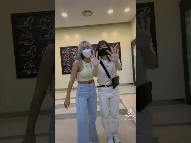 【公式】씨스타_出身ヒョリン、사랑해요 믕디 💙 | 둘 중에 골라 (Summer or Summer) Dance Challenge | 효린 X 다솜