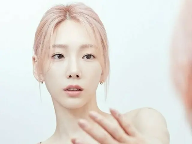 태연 (소녀 시대) 화보 공개. ELLE. .