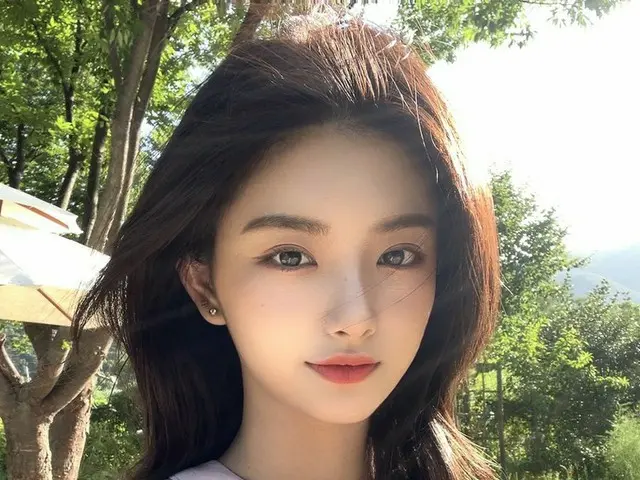 【t公式】에버글로우、[#이런] 곧 끝난 여름 🌞 <br>햇빛 덕분에 기분이 좋당🐈