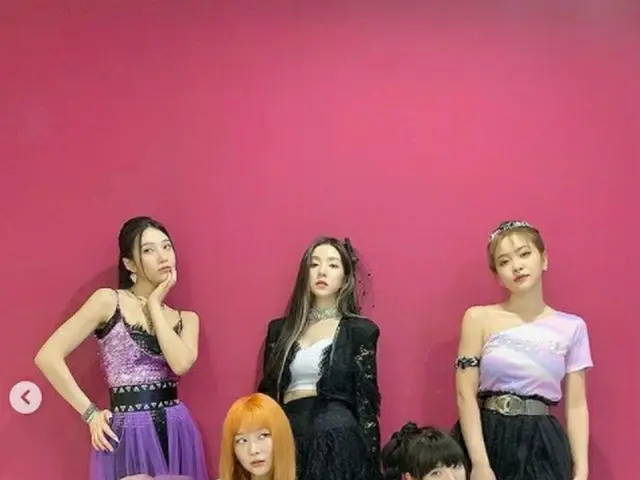 Red Velvet 아이린 패션 잡지의 화보 개인 컷이 게재되지 않고 논란. ● ELLE Korea의 SNS에 신곡 'Queendom "콘텐츠가