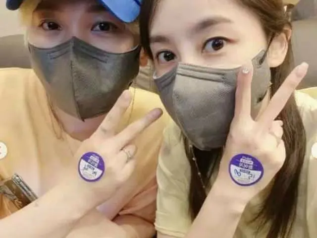 성민 (SUPER JUNIOR) _ & _ 여배우 김 사운드 _ 부부 신종 코로나 백신 접종을 SNS로보고. .