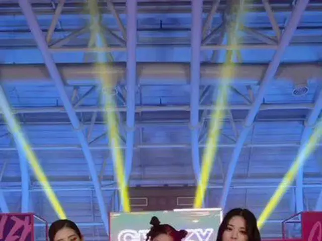 【t公式】ITZY、#LOCOchallenge<br>#CrownDance #왕관춤<br>#YEJI #예지 #LIA #리아 #YUNA #유나<br>