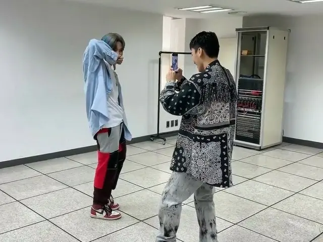 【T公式】에이티즈、[🎬] 산&우영의 좌충우돌 #Deja_Vu_challenge 촬영기!<br>⠀<br>#Deja_Vu #데자부_챌린지 #에이티