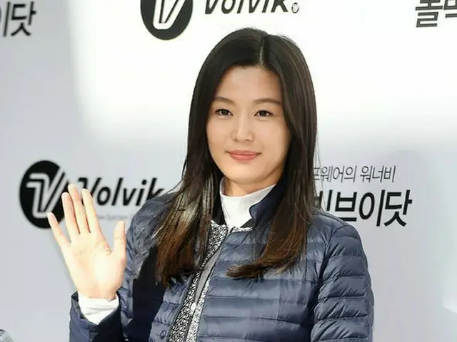 Actress Jun Ji Hyun, appearing along with yet-to-be-born baby in ”Volvik” photoevent.