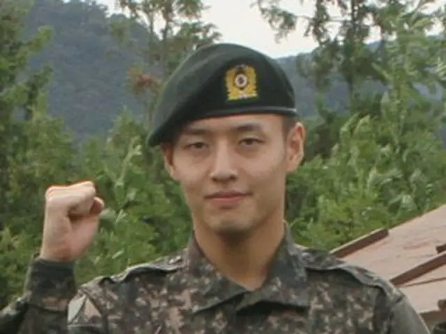 Actor Kang HaNeul, released the pictures at the Army Training Center.