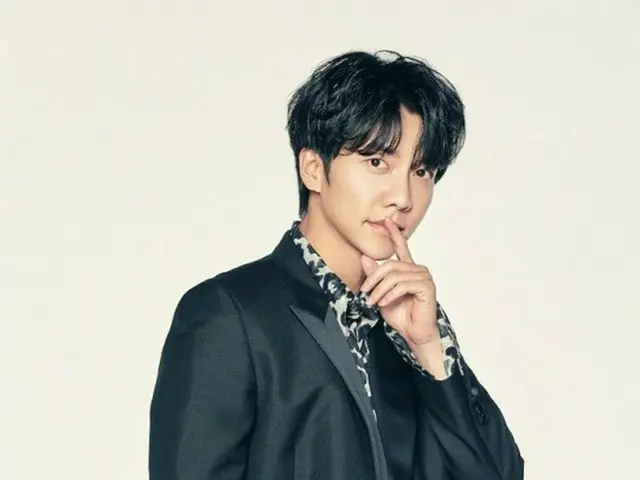 Actor Lee Seung Gi is considering appearing in the TV series ”Super Note”. .. ..