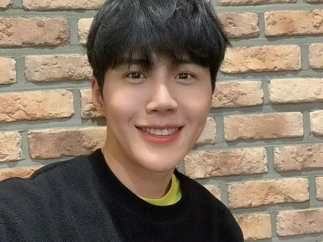 배우 김성호 _와 그의 전 여자 친구의 지인이라고 주장하는 네티즌 25 일로 예정하고 있던 노출을 중단했다고 밝힌다. . ● 이유는 20 일 오