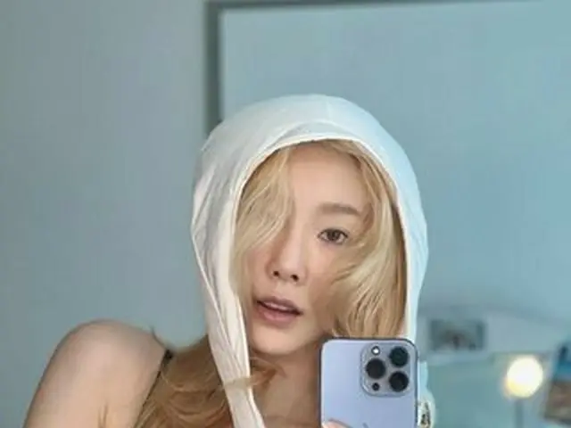태연 (소녀 시대), 섹시한 표정의 셀카가 화제. .