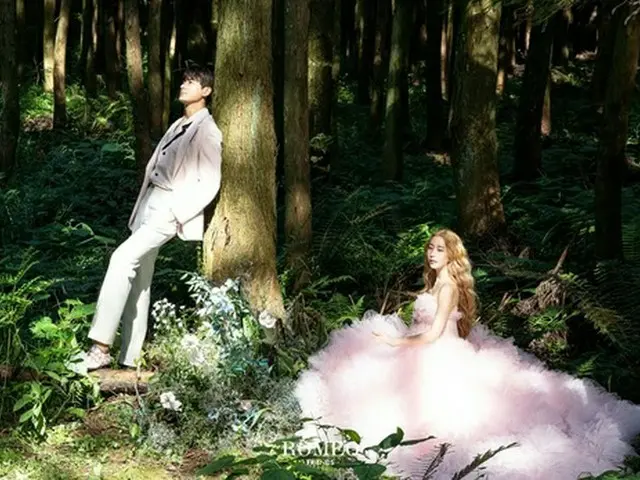 Today, wedding singers Lee Ji Hoon and Ayane have released unreleased weddingphotos. .. ..