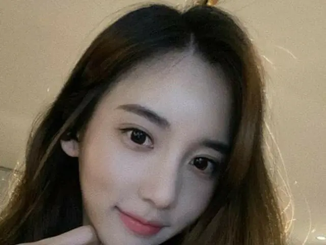 집행유예중 마약사용 혐의_한소희(전 연습생), 징역 1년 6개월의 실형을 선고받아 법정 구속. .