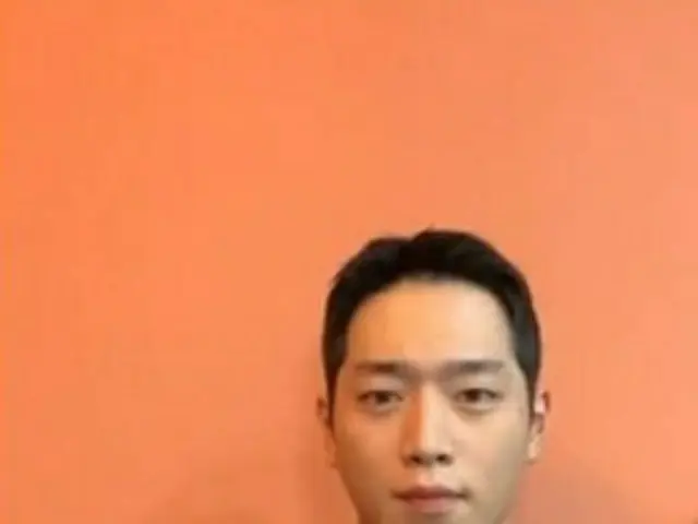 Actor Seo Kang Joon, who will join the army on the 23rd, greets fans at the SNSlive STREAM on the 18
