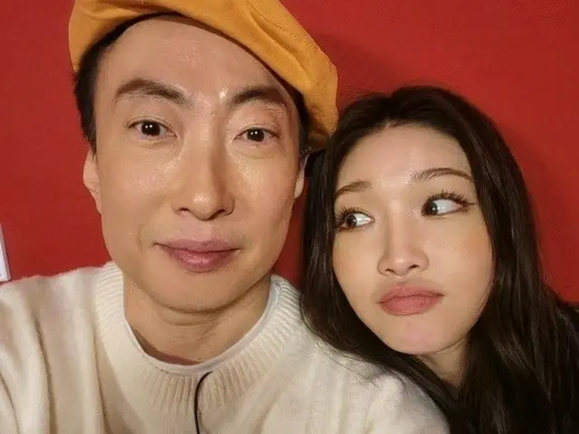 박명수, 가수 정하와의 투샷 사진을 공개. .