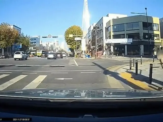 서울 시내에서 의식을 잃은 아이를 껴안고 울 어머니를 발견하고 심폐소생법을 하고 병원까지 배달한 택시 운전사. 한국 내에서 칭찬의 목소리. .