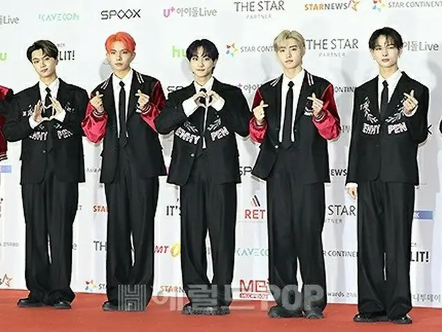 ENHYPEN, 「2021 Asia Artist Awards」의 레드 카펫에 등장. .