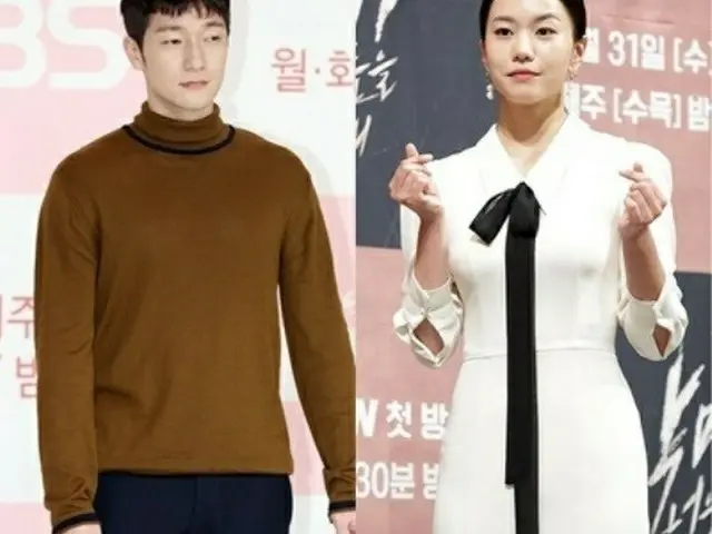 배우 손석과 여배우 이솔에게 열애 보도도 쌍방이 부정. 「친한 선배·후배」. .