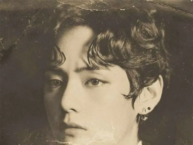 V (BTS), a sepia-colored photo posted with the comment ”1921” on Hot Topic. ....