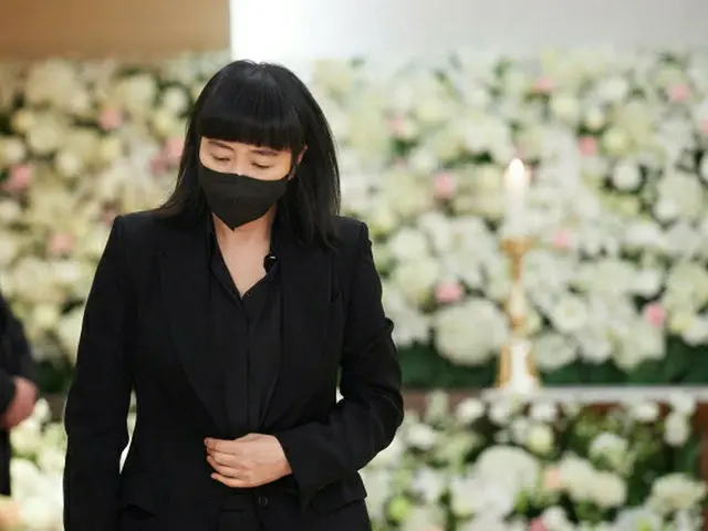 임권택 감독, 봉준호 감독, 여배우 김혜수 등이 고 강수영 씨의 조문에. 강수영씨는 7일 사망. 5일에 뇌출혈로 진단받아 치료중이었다. 향년 5