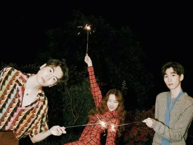 가수 선미, 두 남동생과 화보 촬영. ELLE. .