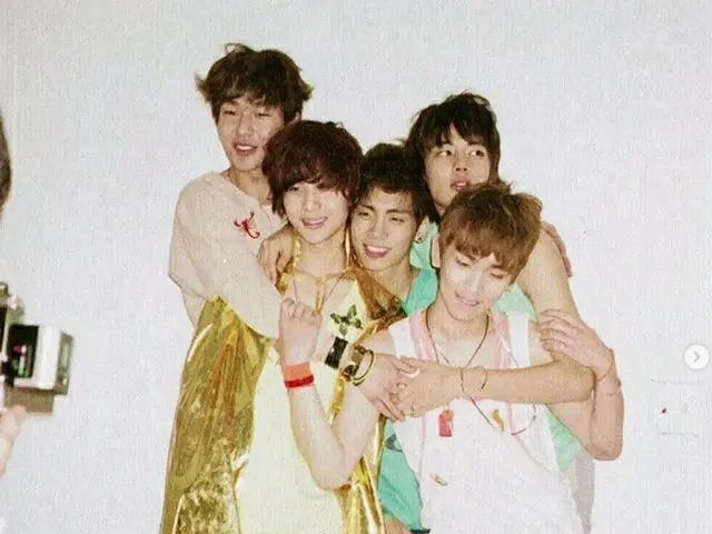 태민(SHINee), 데뷔 14주년을 맞은 25일이 되어 바로 투고한 사진이 화제에. . ●always be with you