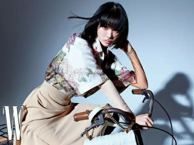 LE SSERAFIM 김채원&호윤진&홍은채, 화보 공개. W KOREA. .