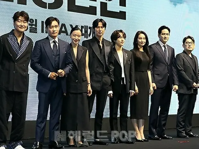영화 「비상 선언」, 제작 보고회를 개최. 초호화 출연자가 집결. 배우 송강호, 이병헌, 정도영, 김남길, 임시완, 김소진, 박해준. .