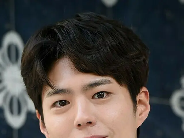 Actor Park BoGum & V (BTS) are reported to be departing for Paris on the 24th toattend the CELINE Me