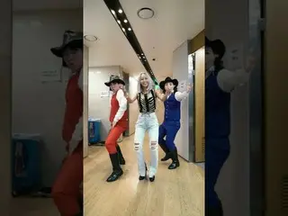 【公式】씨스타_出身ヒョリン、황태와 양미리도 함께 한 #WAKABOOM 👯‍♂️❤️💙 | 효린 (HYOLYN)  