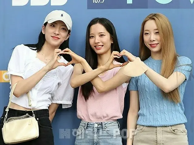 WJSN Bona, Young Jung, and Eunseo, to the broadcasting station for the recordingof SBS Radio ”Park S