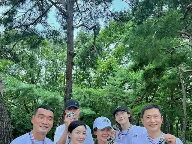 Lim Siwan, Park BoGum, Lee Si Young, and others challenged the 8.15km sprint forthe Liberation Day.