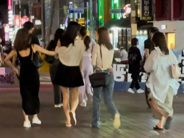 fromis_9의 멤버들+PENTAGON의 우석, 음주 & 흡연 현장이 목격된다. 사진이 온라인 커뮤니티에서 확산되고, 팬들이 거칠어진다. .
