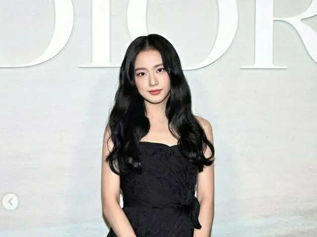 JISOO(BLACKPINK), '파리 패션 위크' DIOR 봄 여름 2023 컬렉션에 참석. .