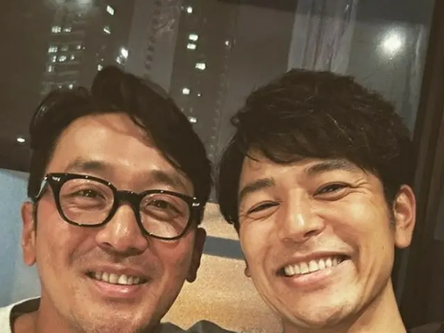 Satoshi Tsumabuki reunited with an actor Ha Jung Woo in Busan. The posting ofthem became a Hot Topic