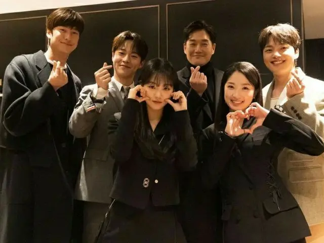 한국에서 2000년에 공개된 영화 '리멤버 미'에 출연한 유지태, 2022년판에 리메이크된 동작을 응원. . ●11/19에 자복으로 티켓 100